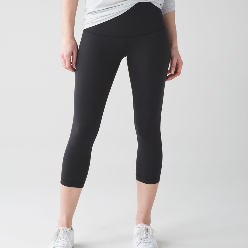 Lululemon Size 4 Wunder Under Crop (Hi-Rise) Black